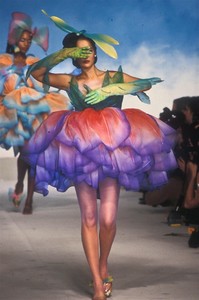 8_thierry-mugler-ss-1982-9_html.thumb.JPEG.25dd3a4de222df196bcd87ffcfe61f3b.JPEG