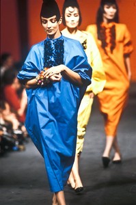 8_thierry-mugler-ss-1985-22_html.thumb.JPEG.e78e833ecf399f2ecdfc52e266fbbf88.JPEG