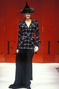 8_valentino-hc-fw-1993-9_html.thumb.JPEG.39b6d64984c59dabf78c72724a1a0c24.JPEG