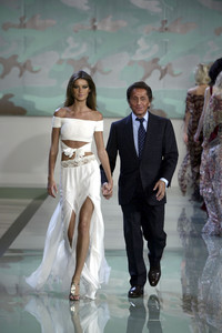 8_valentino-ss-2003-9_html.thumb.JPEG.3fa38915abc3274219dfeb7338e75cd6.JPEG