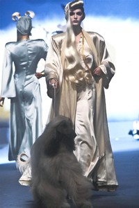 9_mugler-fw-1983-10_html.thumb.JPEG.acd16d116127fc8a3b3653f5e26a91f3.JPEG
