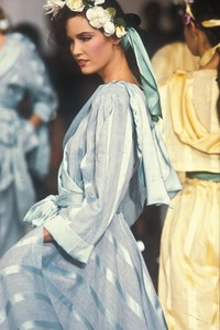 9_thierry-mugler-ss-1982-26_html.thumb.JPEG.a27b0f48f9a705a89adc396ffb9e2cd1.JPEG