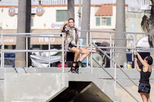 Cindy-Crawford--Photoshoot-on-Santa-Monica-Beach--08.thumb.jpg.6e3911047f109e266de689aa5d0ff9c6.jpg