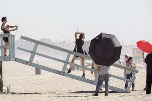 Cindy-Crawford--Photoshoot-on-Santa-Monica-Beach--12.thumb.jpg.a13c65ff4770674d2abefdd2b1f954dd.jpg