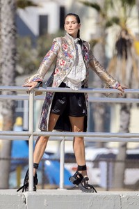 Cindy-Crawford--Photoshoot-on-Santa-Monica-Beach--15.thumb.jpg.8e18a5b2a70261868d15296a2399939d.jpg