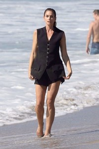 Cindy-Crawford--Photoshoot-on-Santa-Monica-Beach--20.thumb.jpg.620a0ec61485b27de74b5caec32b6a31.jpg
