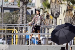 Cindy-Crawford--Photoshoot-on-Santa-Monica-Beach--24.thumb.jpg.7828ec9aaeb2598958191439cc0c4a35.jpg