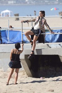 Cindy-Crawford--Photoshoot-on-Santa-Monica-Beach--33.thumb.jpg.95fce8f782102eb058f701a8951d37a5.jpg