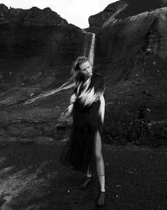 Dior-Special-Dolce-Vita-magazine-Anna-Mila-Andreas-Ortner-1-2.thumb.jpg.16b08859957419690ebd8f7d62b66941.jpg