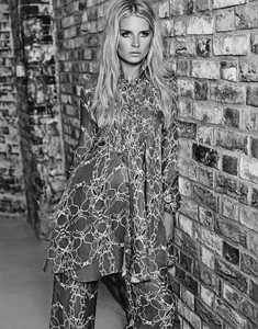ELLE-Russia-Lottie-Moss-Xavi-Gordo-5.thumb.jpg.d00a2e8523a961a131469e94b583e5d9.jpg