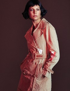 Grazia-Italy-Elisabet-Erm-Xavi-Gordo-8.thumb.jpg.fde66bc0a230c61e4656631e8f6f6d31.jpg