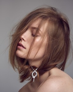 Harpers-Bazaar-Czech-Caroline-Lossberg-Andreas-Ortner-3.thumb.jpg.dfbad17a3c723c04f94960b0c93bdb95.jpg