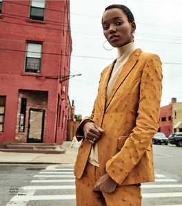 Harpers-Bazaar-Herieth-Paul-by-Caleb-Gladys-1.thumb.jpg.da0e8a52b9656ec0449fd57f546f20bf.jpg