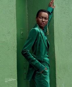 Harpers-Bazaar-Herieth-Paul-by-Caleb-Gladys-4.thumb.jpg.63024707da85327a72058a986d690266.jpg