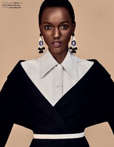 Harpers-Bazaar-Herieth-Paul-by-Caleb-Gladys-8.thumb.jpg.c18fe5d321c6d79666fab334f384cac5.jpg