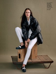Harpers-Bazaar-Korea-Sarah-Brannon-Karen-Collins-5.thumb.jpg.ce9e505d457b34697702f8b47014f367.jpg