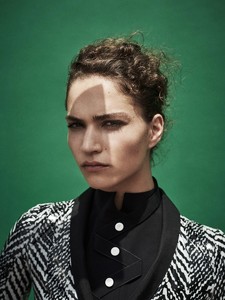 Harpers-Bazaar-Netherlands-Valentine-Bouquet-Zoltan-Tombor-5.thumb.jpg.89477a118e7f9a6db1890a9f61cdff10.jpg