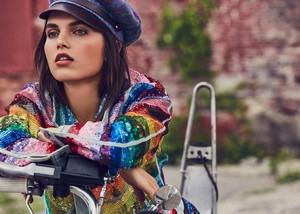 Harpers-Bazaar-Turkey-October-2017-Lily-Stewart-Dean-Isidro-6.thumb.jpg.8254db046b5b684ab06410dcf35586c1.jpg