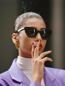 Imaan-Hammam-by-Theo-Wenner-for-Self-Service-FW-2017-1-760x998.thumb.jpg.5997c9db3b7006ecab7827575705e058.jpg