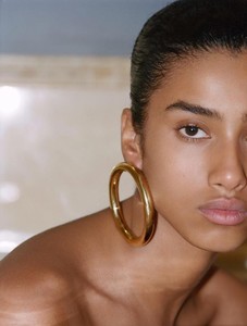 Imaan-Hammam-by-Theo-Wenner-for-Self-Service-FW-2017-11-760x1001.thumb.jpg.85001d94b0d4bae7ec85ba5ab781a406.jpg