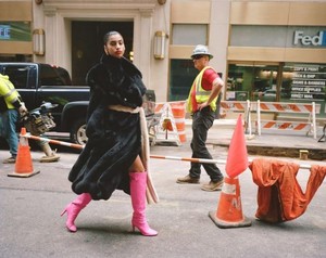 Imaan-Hammam-by-Theo-Wenner-for-Self-Service-FW-2017-15-760x603.thumb.jpg.cd0e6fe9e6388355d969f4900ff78401.jpg
