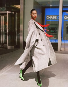 Imaan-Hammam-by-Theo-Wenner-for-Self-Service-FW-2017-3-760x972.thumb.jpg.6b46683ceb45845374d800b2b4282222.jpg