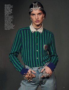 JULIA-VAN-OS-BRITISH-VOGUE-page-004-790x1024.thumb.jpg.227a553ae22051d784f3c6b137e1dca3.jpg