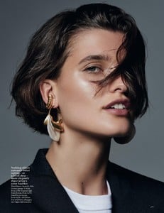 JULIA-VAN-OS-BRITISH-VOGUE-page-010-790x1024.thumb.jpg.53e0878b9047c8640ef139bef5f422b5.jpg