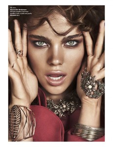 Jena-Goldsack-Model07.thumb.jpg.9021b5da529013585695fd91b74b7b10.jpg