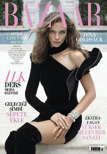 Jena-Goldsack-by-Mehmet-Erzincan-for-Harpers-Bazaar-Turkey-October-2017-Cover.thumb.jpg.1b3dc1b338c1b53f616f764ead1c30d1.jpg