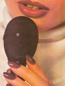 Karen_Penn_Vogue_US_September_1979_03.thumb.jpg.6f9c2008137c2a534fca9c9c93dc1e1f.jpg