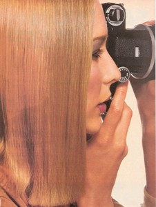 Karen_Penn_Vogue_US_September_1979_06.thumb.jpg.6bfbf1d02eb84f596e793b851f82f533.jpg