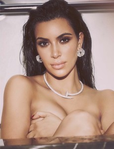 Kim-Kardashian-Beauty-Photoshoot01.jpg