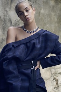 LOfficiel-Switzerland-October-2017-Jasmine-Sanders-by-Olivia-Frolich-5.thumb.jpg.076bdcc112c7fe4bbad139ebc634eecb.jpg