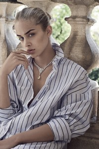 LOfficiel-Switzerland-October-2017-Jasmine-Sanders-by-Olivia-Frolich-8.thumb.jpg.d9b6f792b6536e1ebb68770151817e0a.jpg