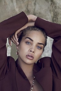 LOfficiel-Switzerland-October-2017-Jasmine-Sanders-by-Olivia-Frolich-9.thumb.jpg.f115114b77461afd2d14392ba89d42de.jpg