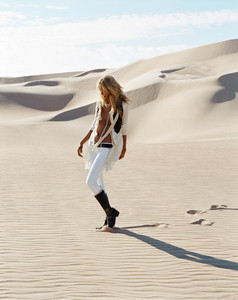 MJ_2006_FrenchVogue_Raquel_Egypt_03-715-xxx_q75.thumb.jpg.eac1d13097d93c51626b78f095b13d3c.jpg
