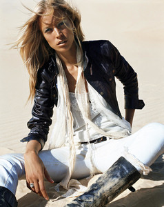 MJ_2006_FrenchVogue_Raquel_Egypt_06-714-xxx_q75.thumb.jpg.a44f7f1db780d2664cb752a7b408eabe.jpg