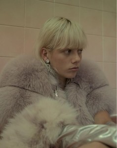 Marjan-Jonkman-by-Alva-Galim-for-Odda-No.13-FW-17.18-6-760x961.thumb.jpg.3787f129b7ccbe2a89b6ad0ea7b515db.jpg