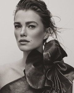 Mathilde-Brandi-by-Tom-Schirmacher-for-Harpers-Bazaar-Turkey-October-2017-3.thumb.jpg.a8d52585a08ac2dbad839f644dbcd543.jpg