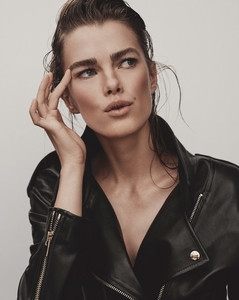 Mathilde-Brandi-by-Tom-Schirmacher-for-Harpers-Bazaar-Turkey-October-2017-5.thumb.jpg.48a7eafb3267e762226c98b9da813457.jpg