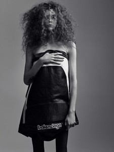 Natalie-Westling-by-Craig-McDean-for-Re-Edition-No.8-AW-2017-1.thumb.jpg.65c71cd7b001f652a9af6e8f5ba5064c.jpg