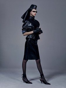 Natalie-Westling-by-Craig-McDean-for-Re-Edition-No.8-AW-2017-11.thumb.jpg.f36267a4c97060cc7ddc0048240bdc65.jpg