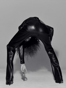 Natalie-Westling-by-Craig-McDean-for-Re-Edition-No.8-AW-2017-2.thumb.jpg.50bda0bf440536f4508711ef1075dd13.jpg