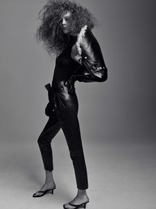 Natalie-Westling-by-Craig-McDean-for-Re-Edition-No.8-AW-2017-3.thumb.jpg.3364395a296194a268ecb60a03b7a11d.jpg