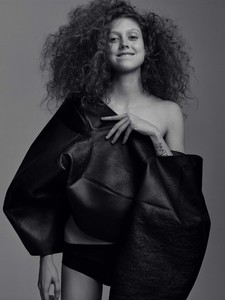 Natalie-Westling-by-Craig-McDean-for-Re-Edition-No.8-AW-2017-5.thumb.jpg.993e1eaf7ab3823d160ddac80353ede6.jpg