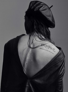 Natalie-Westling-by-Craig-McDean-for-Re-Edition-No.8-AW-2017-7.thumb.jpg.ac92e14bc8e1e7e862048ca1a3857a42.jpg