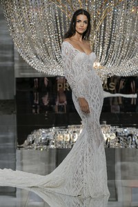 PRONOVIAS-NY-FASHION-SHOW_ROYAL.thumb.jpg.e96b160cd7078c8f1bdada92142d28fe.jpg