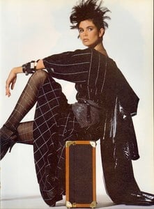 Penn_Vogue_US_April_1984_02.thumb.jpg.9d0ea30d923e7a1fe011282471cf3a9f.jpg