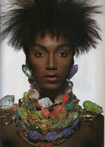 Penn_Vogue_US_April_1988_06.thumb.jpg.3dac03e76b884fad2f7804358937c0fe.jpg